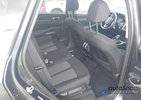 2023 Kia Sorento Lx z USA, uszkodzony, nr VIN 5XYRG4LC1PG201118